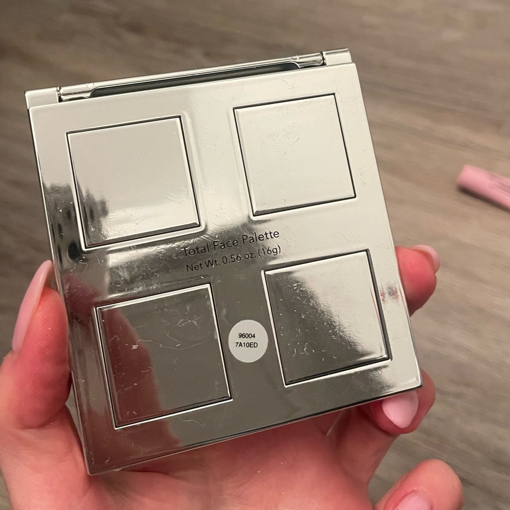 NWOB ELF TOTAL FACE PALLET - Picture 5 of 8